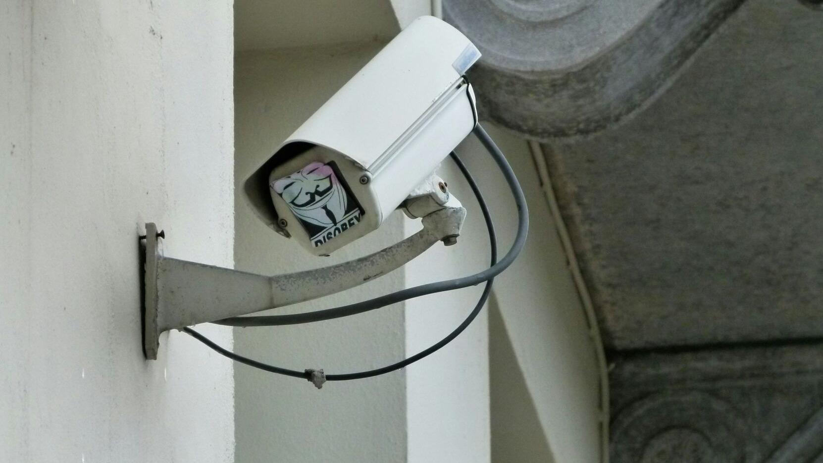 How Latino communities can push back on AI-fueled ICE surveillance